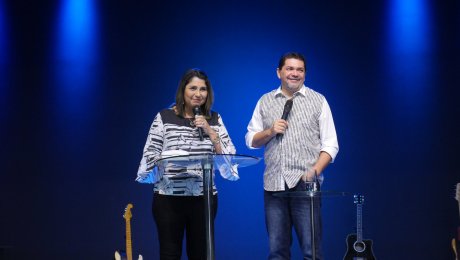 Prs. Sandro e Albea Oliveira - Família 5.8