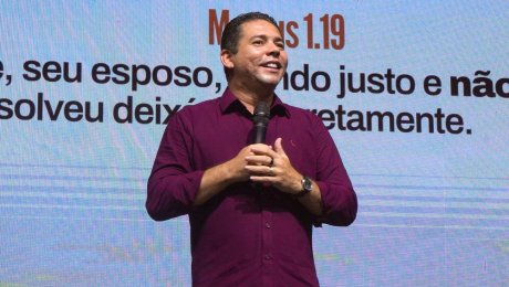 Maria: Uma Jovem, Um Chamado, O Salvador.