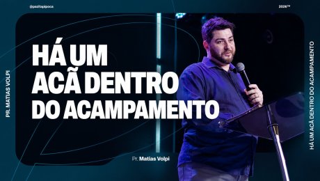 Ha Um Acã Dentro Do Acampamento