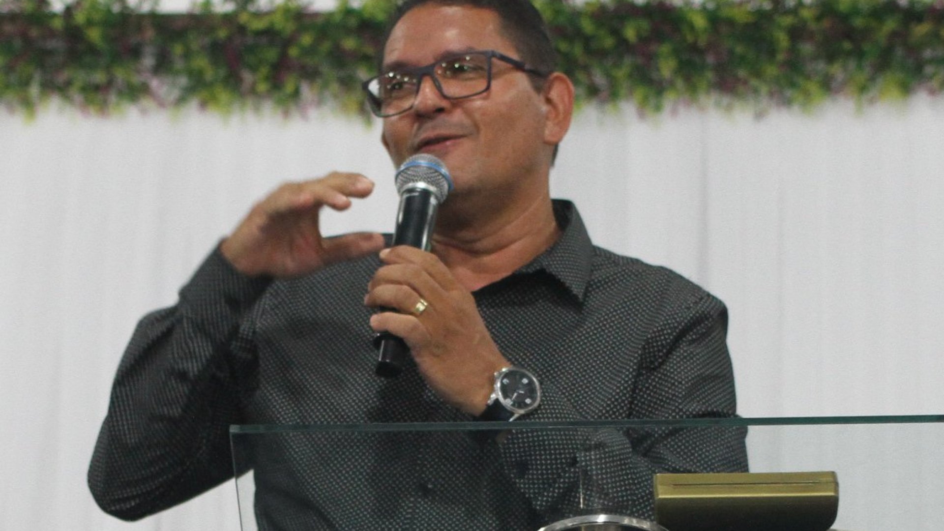 O silêncio de Deus opera milagre