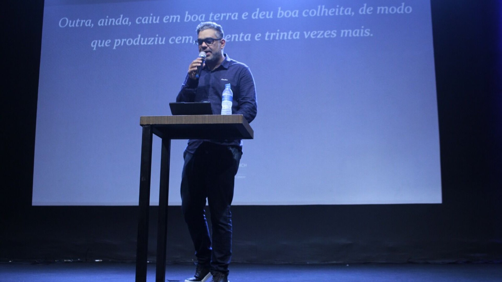 Há uma palavra em ti
