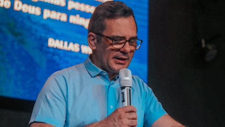 EM BUSCA DE UM REI