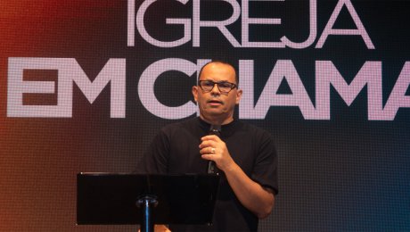 Uma igreja em chamas