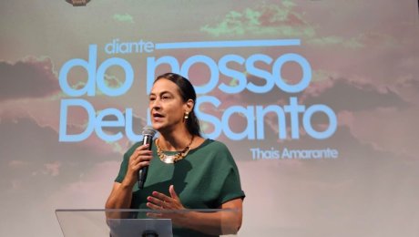 Diante do Nosso Deus Santo