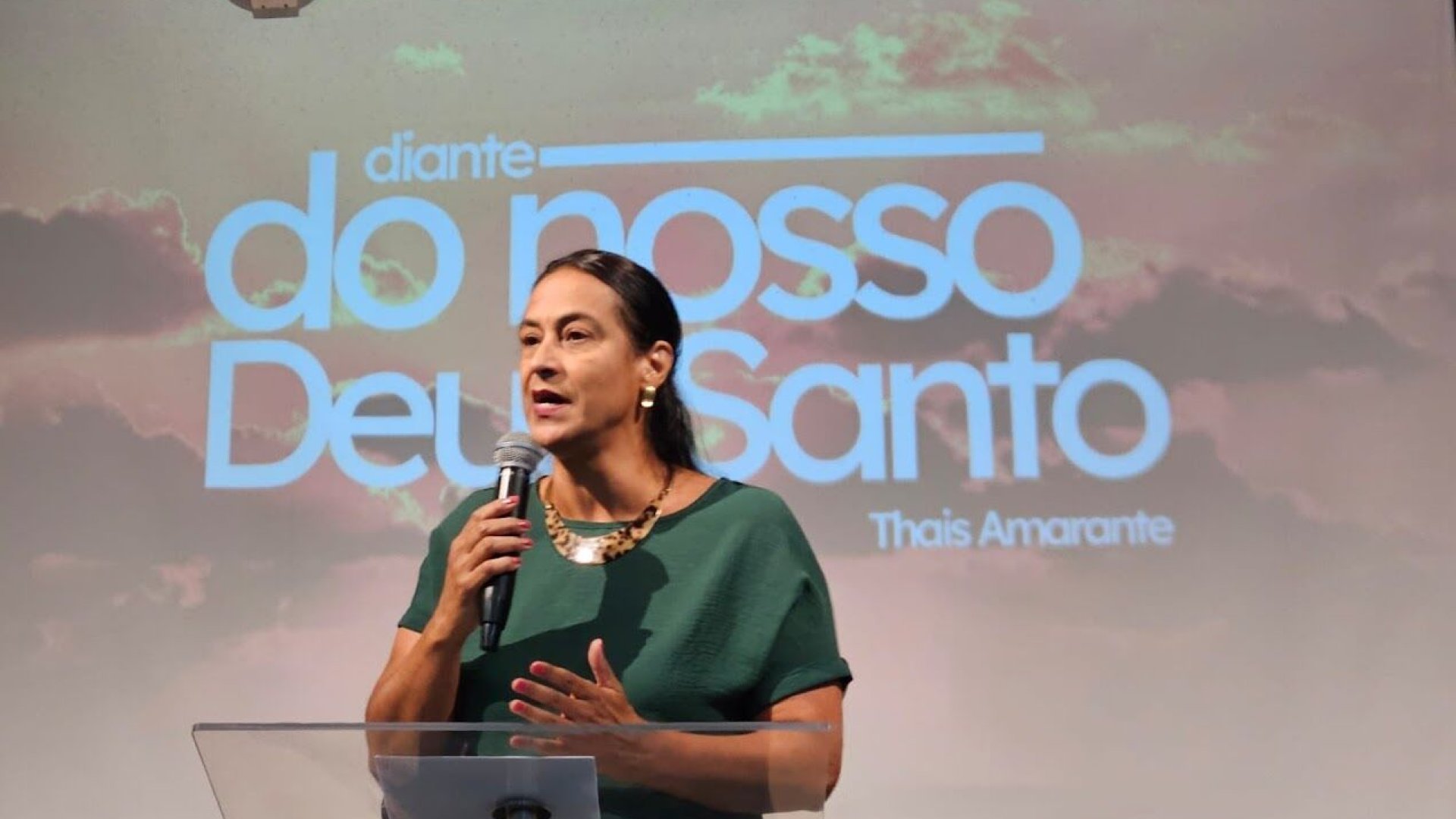 Diante do Nosso Deus Santo